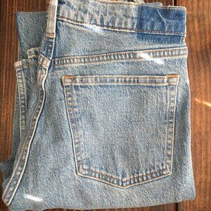 Abercrombie & Fitch The 90's Straight Mid Rise Light Wash Jeans - size 28 - NEW!